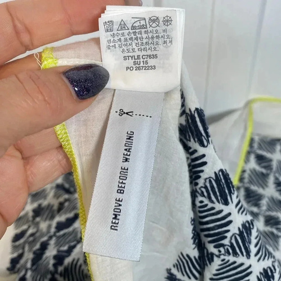 💚 J.Crew | White Infinity Scarf with Blue embroidery & lime green edges - Picture 4 of 5